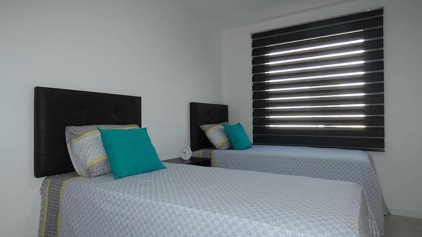 Apto Guarajuba Praia Condominio Porto Smeralda-100 Metros Da Praia Екстер'єр фото
