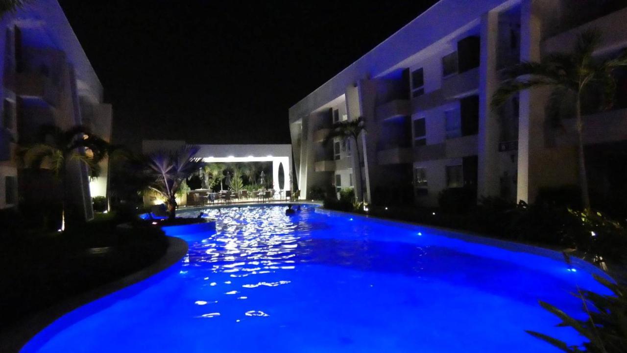 Apto Guarajuba Praia Condominio Porto Smeralda-100 Metros Da Praia Екстер'єр фото